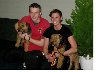 Nicola und Robin mit ihren beiden Welshies nach der gelungenen Qualifikation in der Dortmunder
